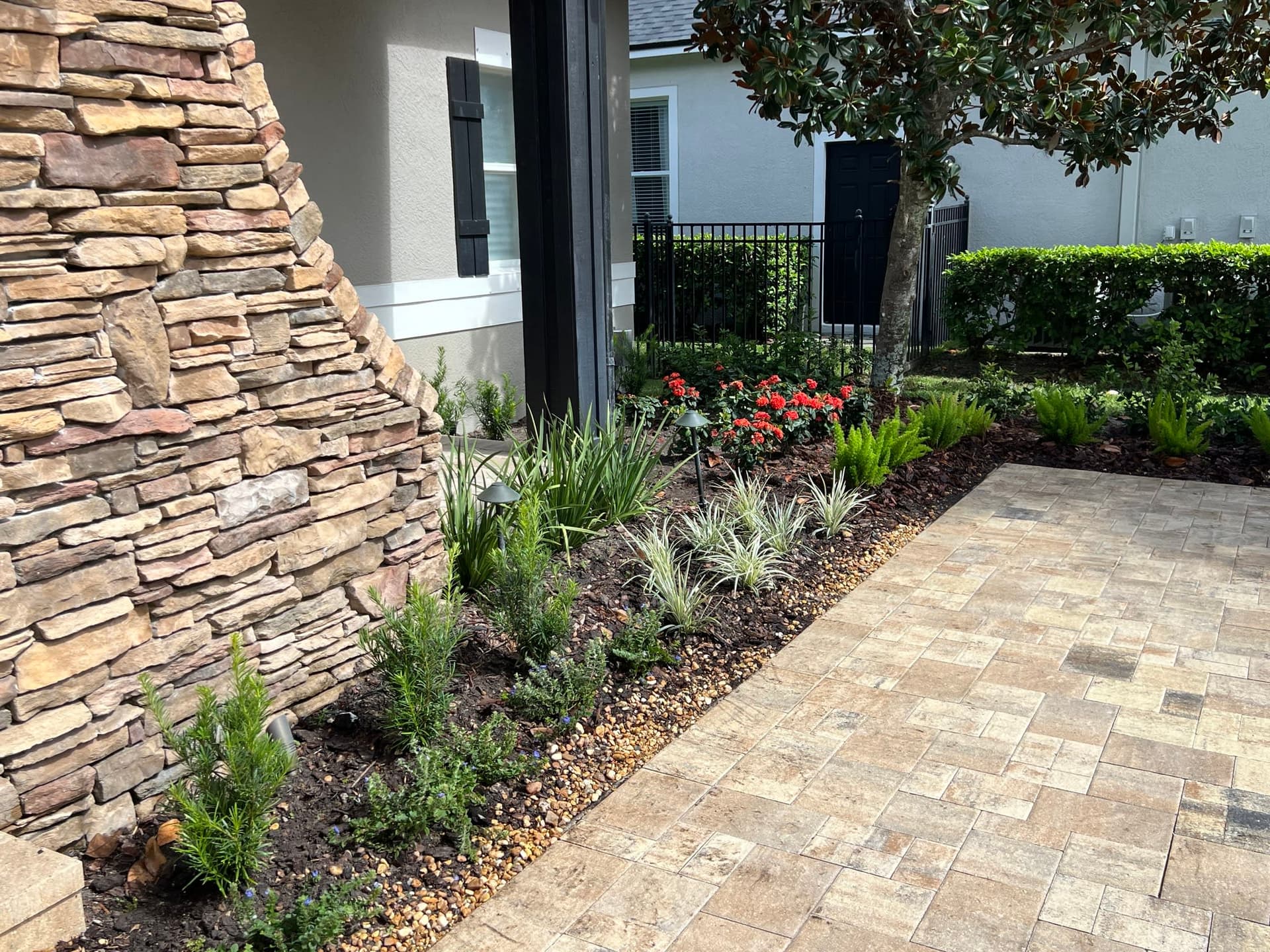 Outdoor living hardscape in FishHawk, Tampa Bay — Extraordinary Outdoor Spaces
